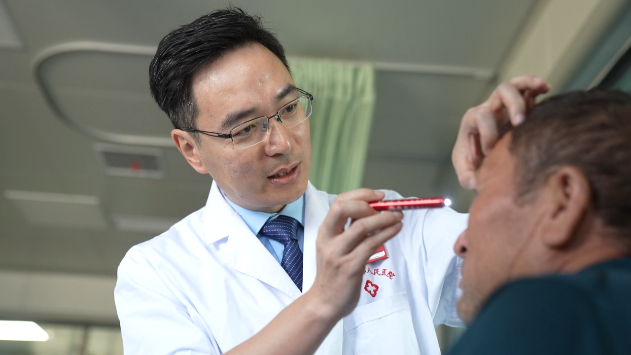 风沙淬火点灯人——王虎院长的援疆手记